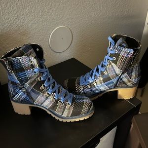 stunning cool-weather looks with the Eric Michael Indigo boot.Made in Portugal.